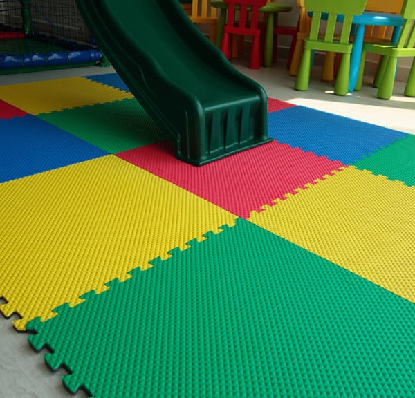 piso area infantil